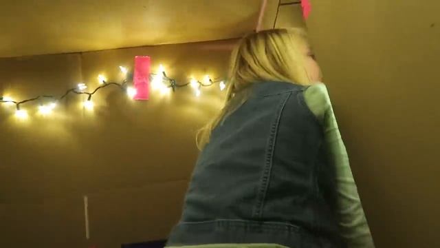 BOX FORT EXPLOSION! | Hide and Seek Game смотреть онлайн