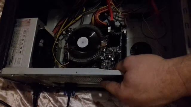 Установка материнской платы 3 смотреть онлайн