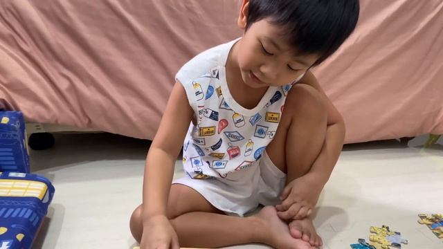 Easy construction puzzle board games for kids | Mico’s Day смотреть онлайн