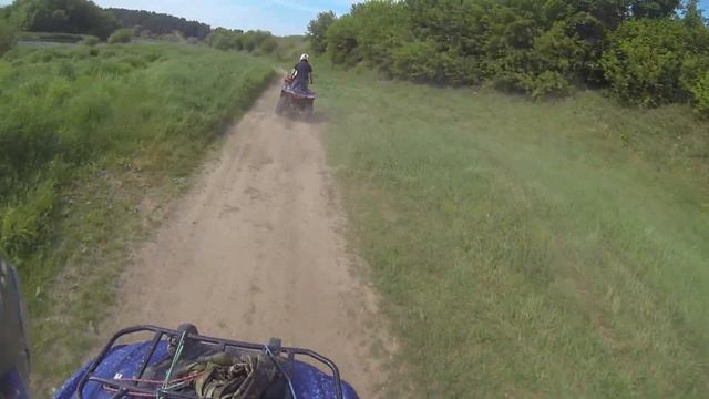 х2 yamaha Grizzly 300 + Polaris Sportsman 500 едем по полям смотреть онлайн