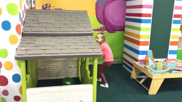 Разноцветные Яйца с Сюрпризами / Кто первый соберёт все подарки смотреть онлайн