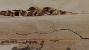 д.20-21 Расшивка трещин и укрепление саморезами старой штукатурки. Реставрация потолка с лепниной.