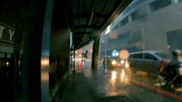 FUJIFILM X100V EP. 03 // Under The Rain Photography In Makati City