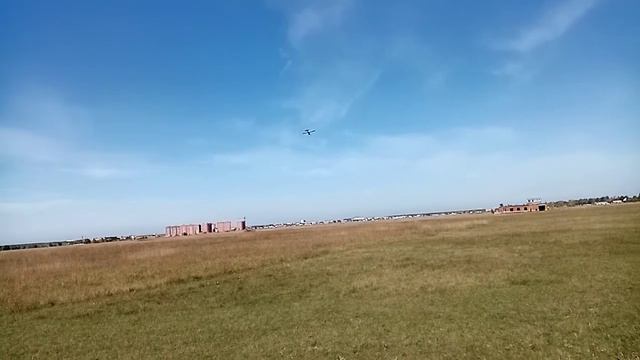 Вильга заходит на посадку на аэродроме Бердск Центральный. смотреть онлайн