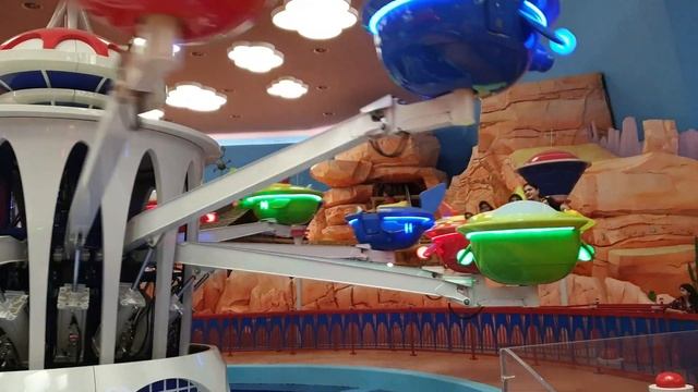 Warner Bros World Abu Dhabi| Парк Абу Даби. |1-й крытый парк смотреть онлайн