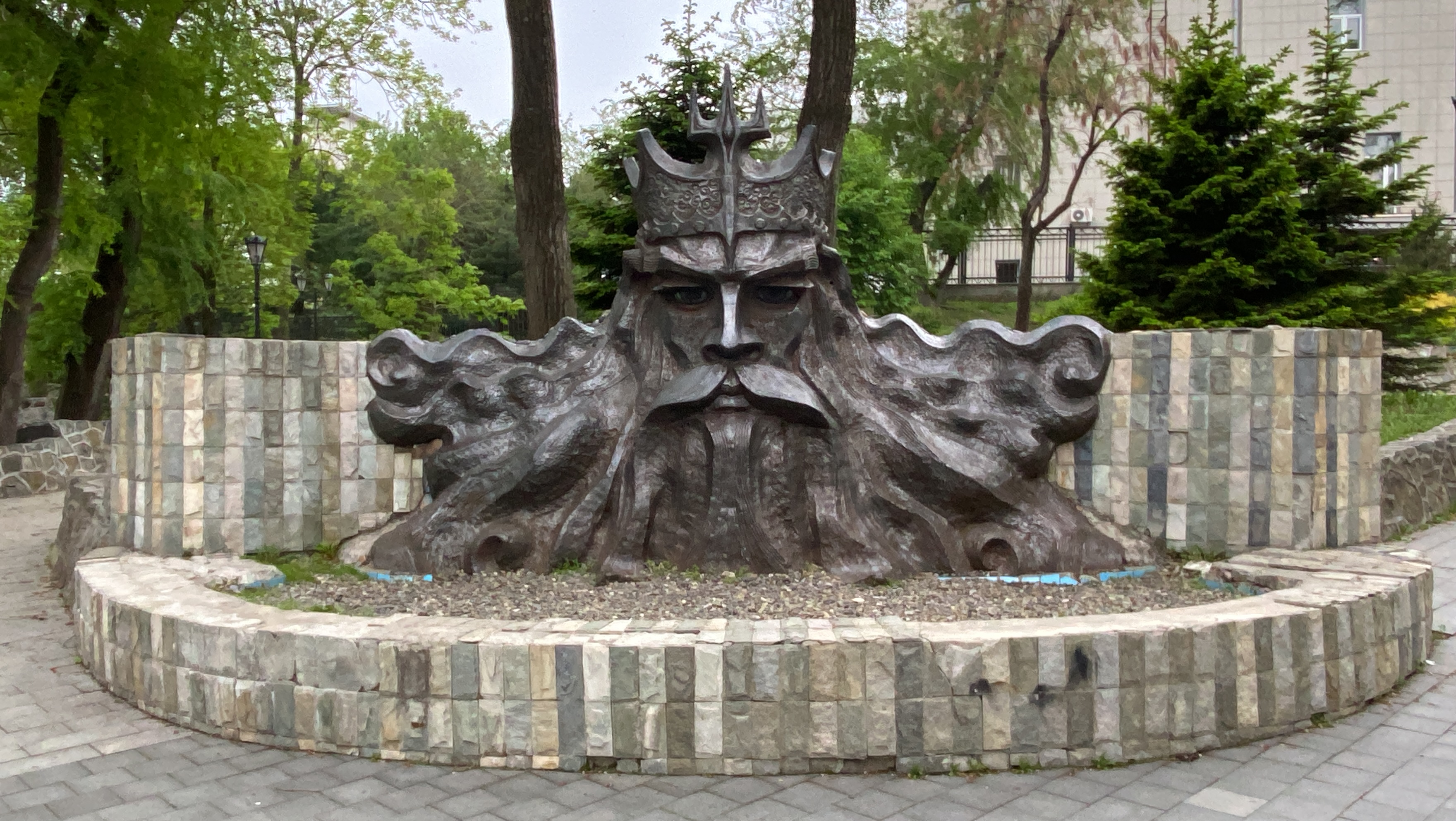 Прогулка по красивому городу в пасмурный день. 23 мая 2024 г. смотреть онлайн