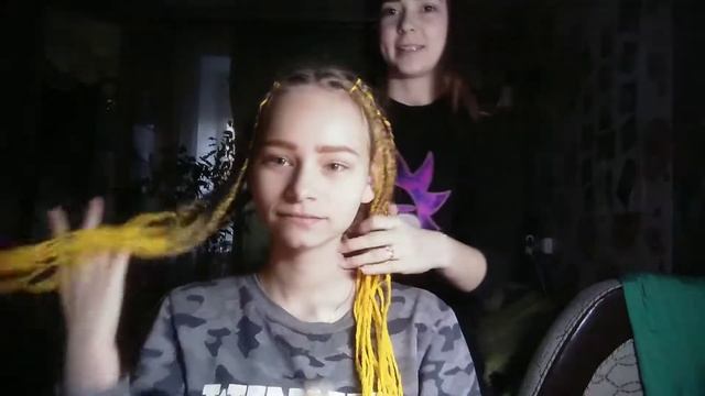 Плетем жёлтые косички из ниток✨ / Эдарские? смотреть онлайн