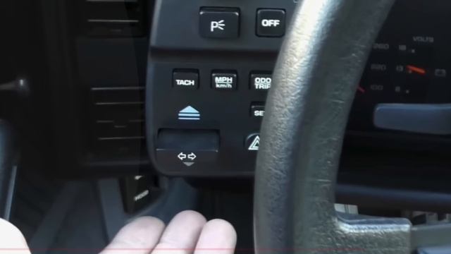 What's the funkiest / strangest automotive interior of the 1980s? 1984-6 Camaro Berlinetta смотреть онлайн
