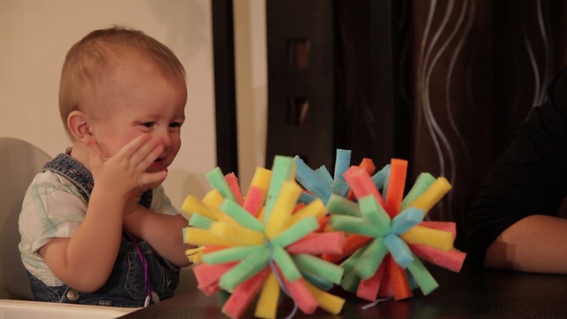 Развиваем мелкую моторику. Делаем игрушки сами смотреть онлайн