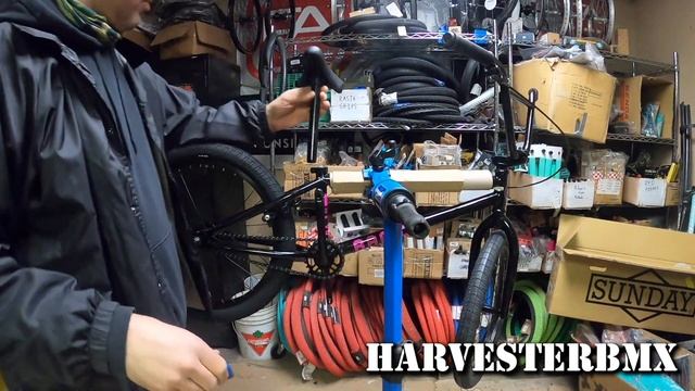 2021 Radio Revo 20" BMX Unboxing @ Harvester Bikes смотреть онлайн