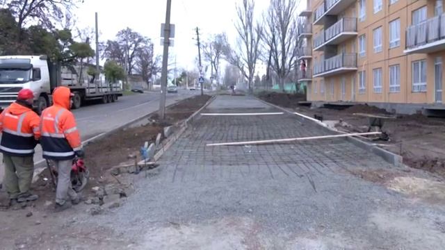 Мариуполь. Ещё один новый дом достроили. По Черноморской уже разбирают кран смотреть онлайн