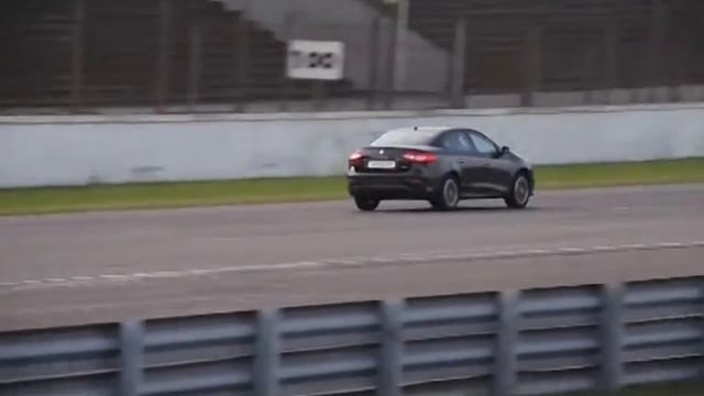 Crash Test - Presentación Fluence GT2 Autódromo O. Galvez смотреть онлайн