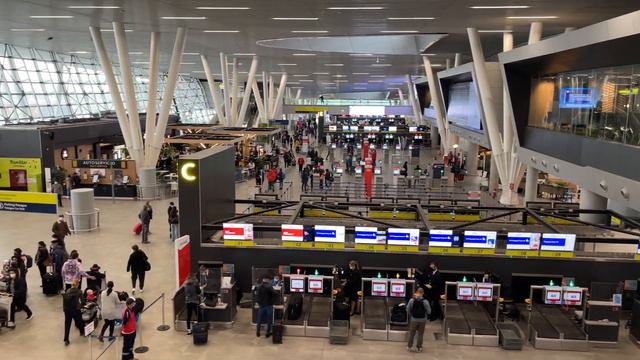 Aeropuerto Internacional de Santiago, donde puedo estacionar? смотреть онлайн