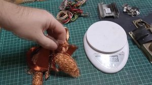Сколько металла в телевизоре Samsung?  Цветмет под ногами.