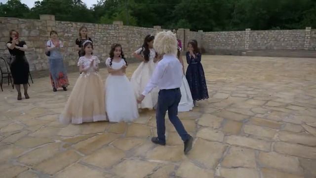 Выпускной вечер 4"в"класс. Маджалисская СОШ. Национальный танец смотреть онлайн