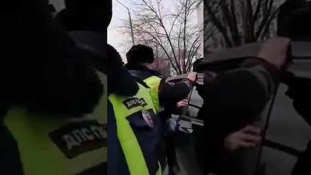 СТРАННЫЕ РАЗБОРКИ НА ТУРГЕНЕВСКОМ МОСТУ - Типичный Краснодар смотреть онлайн