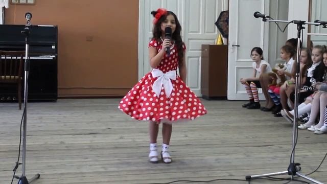 Анастасия Барбэ - "Я маленькая модница, я папина беда" смотреть онлайн