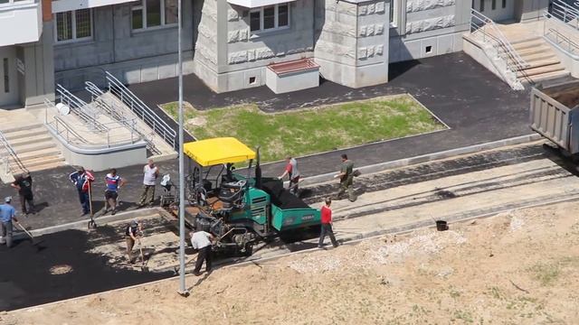Вид с 16-го этажа 111 корпуса на школу, двор, 103, 105, 104 Центр-2_02.06.2013 смотреть онлайн