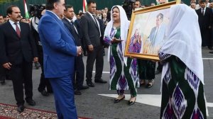 Сурайё Косимова, Шабнами Сурайё, Фарзонаи Хуршед, Фаридуни Хуршед - пешвои миллат