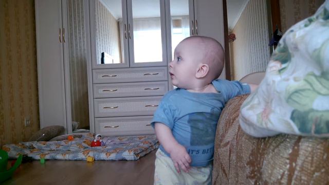 Сын почти пошёл сам.mp4 смотреть онлайн