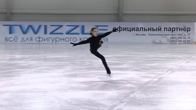 Аксель (2,5 оборота) в исполнении Аделины Сотниковой смотреть онлайн