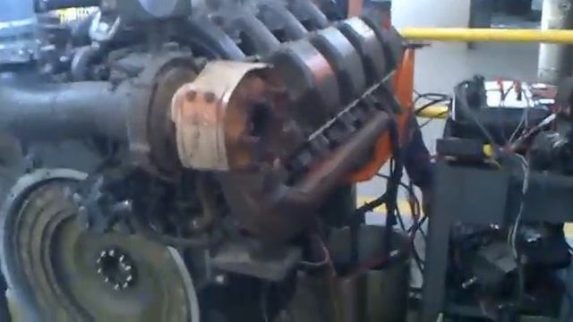 Ligando Motor V8 Mercedes-Benz смотреть онлайн