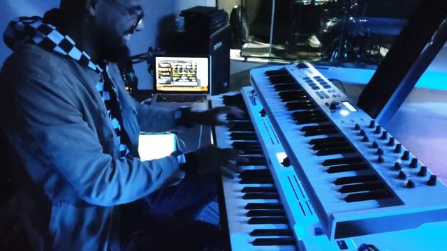Casio Privia Px5s + Pedal Strymon Bluesky + Arturia keylab61 + #amazingpadsworship Kontakt VST смотреть онлайн