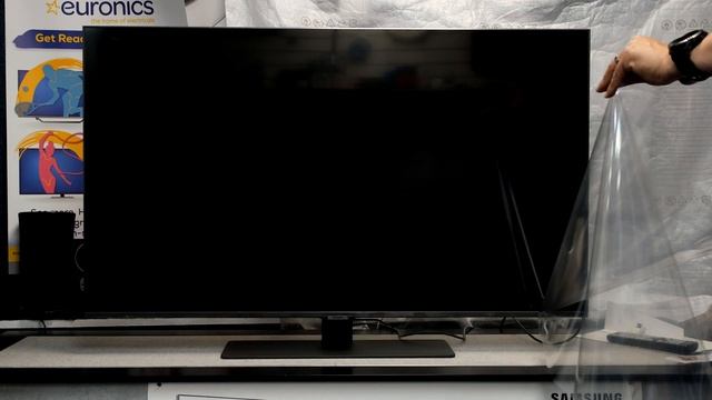 Samsung Q80A QLED Unboxing, Setup with TV and 4K HDR Demos смотреть онлайн