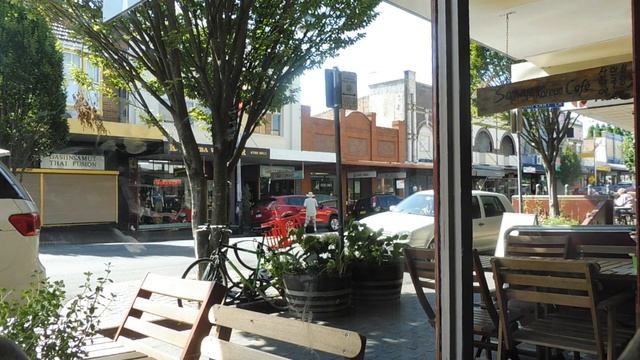 People watching Katoomba Street Katoomba Blue Mountains смотреть онлайн