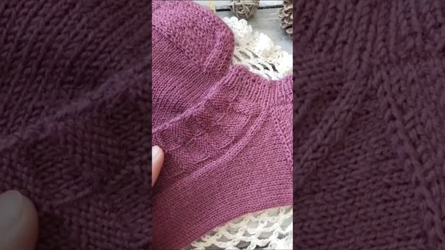 Короткие, теплые носочки согреют ножки в дождливую погоду. смотреть онлайн