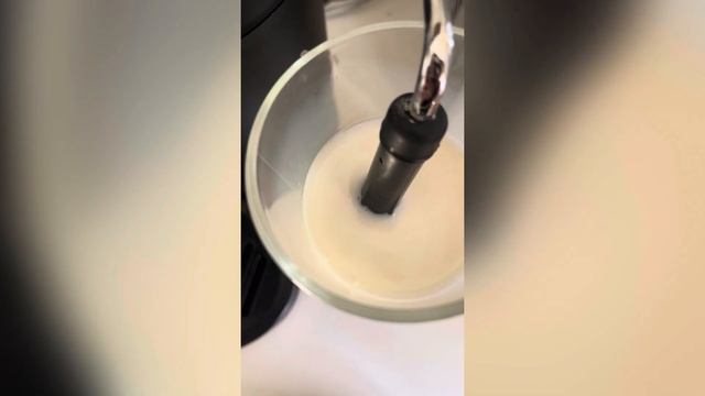 Приготовление капучино кофемашина vitek-1510 bk , кофе lavazza, измнльчитель зерен китфорт. Процесс смотреть онлайн