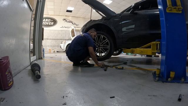 Porche Macan - Porche Air Suspension Leak смотреть онлайн