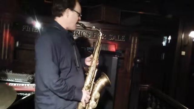 Moonlight in Vermont P MAURIAT 66UL TENOR SAXOPHONE, FRANKIES BAR, AUCKLAND ROGER MANINS смотреть онлайн