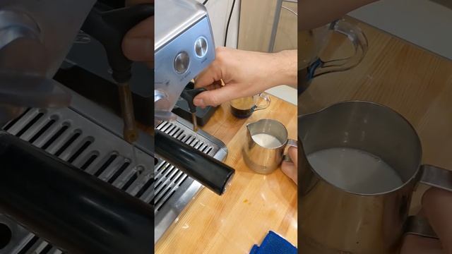 Рожковая кофеварка Bork CM EMN 9922 BK (C800) демонстрация работоспособности смотреть онлайн