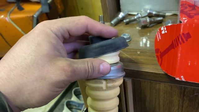 BMW 1 E87 - Замена задних амортизаторов. Не жадничайте на пыльниках и отбойниках! =) смотреть онлайн