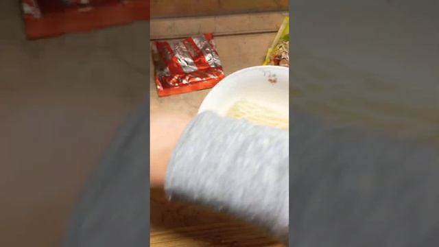 Новая лапша ? #мама#лапша#суп#вьетнам#водоросли#тайский#морепродукты#вкусно#интересно#необычно смотреть онлайн