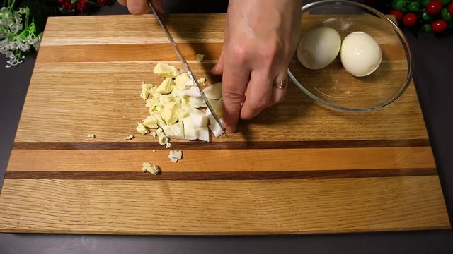 Awesome delicious salad. There are only 4 simple ingredients. I cook this salad every other day. смотреть онлайн