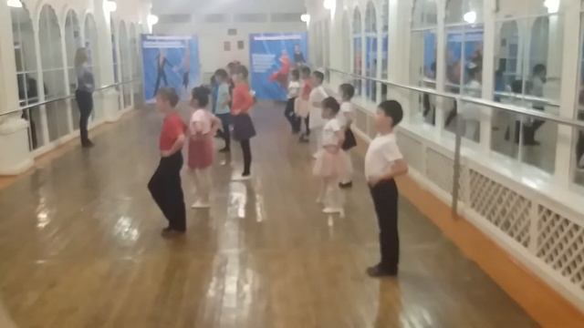 Урок танца у первоклассников смотреть онлайн