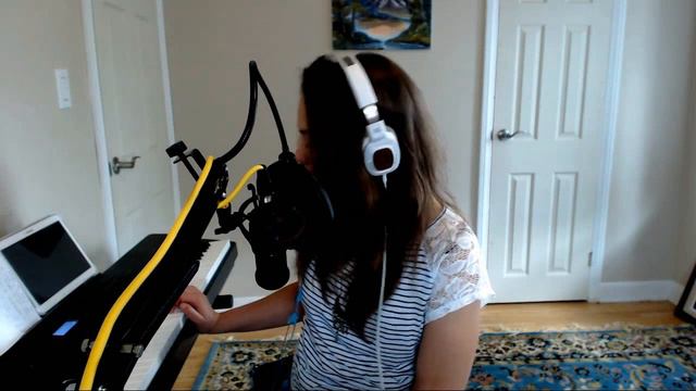 Derner Singing Blackbird While Granny Plays Guitar смотреть онлайн