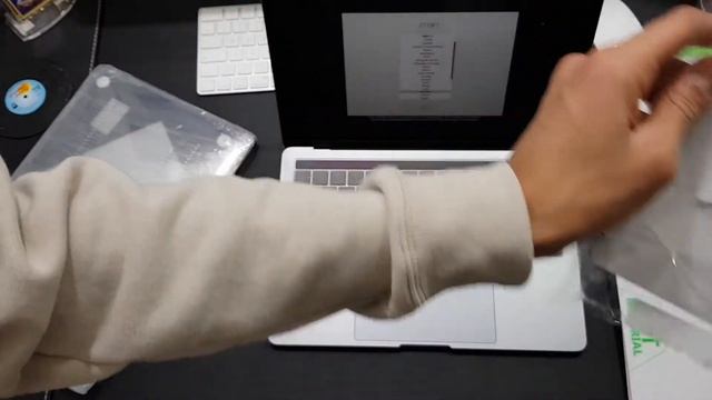 MacBook Pro 13inch 2017 Accessories: 13inch MacBook screen protector, 13inch MacBook cases