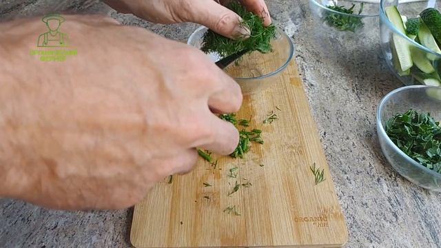 Малосольный огурец. Мгновенное приготовление. Научил этому рецепту дедушка. Он их назвал "тряхуны" смотреть онлайн