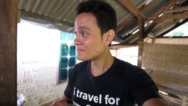 CRAZY SPICY Indonesian Food - Day Trip and Waterfall Adventure in Lombok, Indonesia! смотреть онлайн