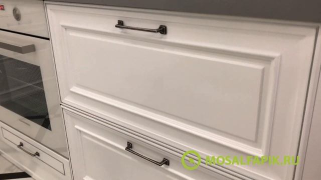 Белая кухня в частном доме смотреть онлайн