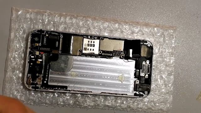 Собираем iPhone se / iPhone se собират мекнем бародаро!!! смотреть онлайн