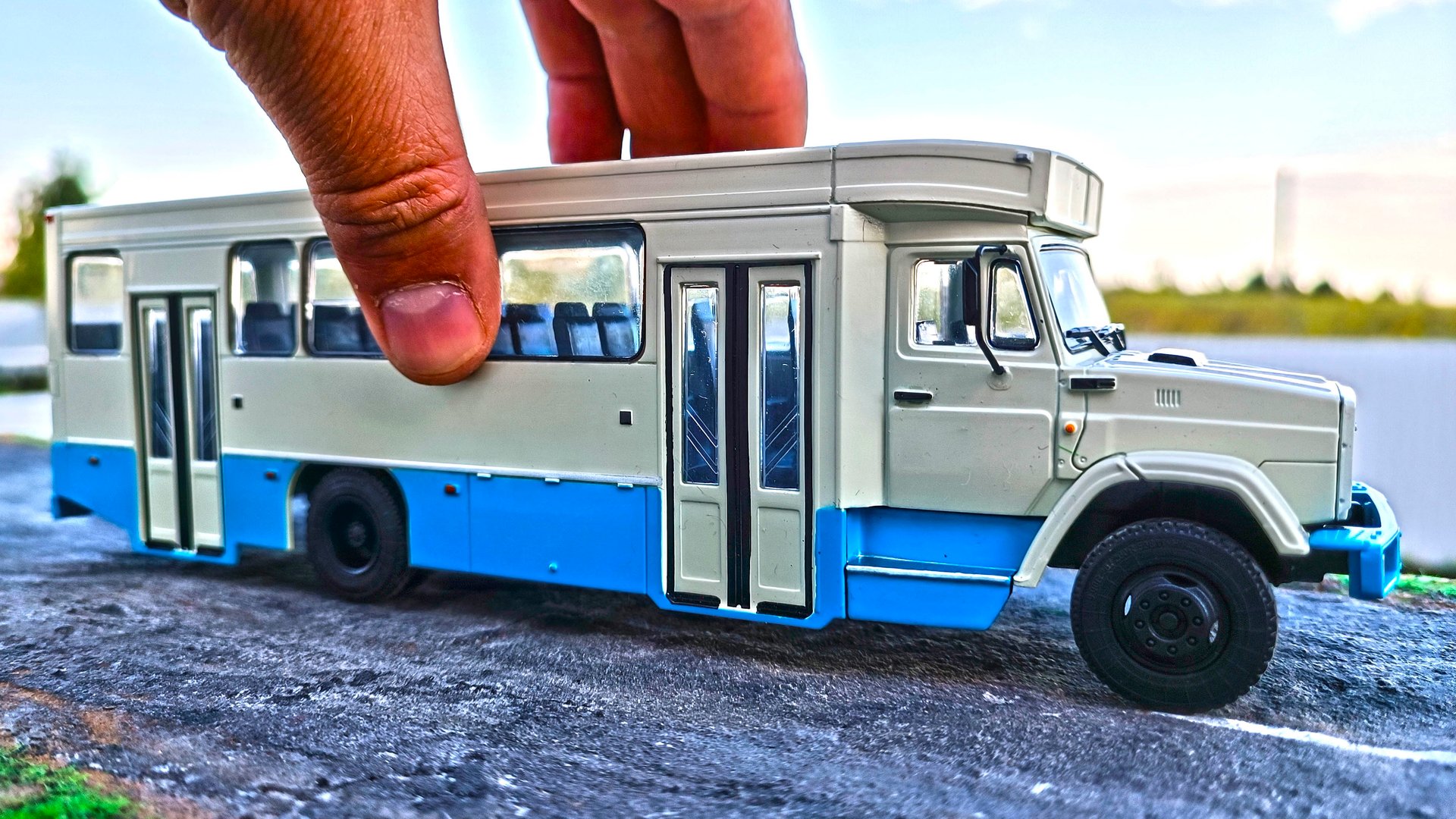 Модель НЕОБЫЧНОГО АВТОБУСА ГОЛАЗ масштаб 1/43. Про машинки. смотреть онлайн