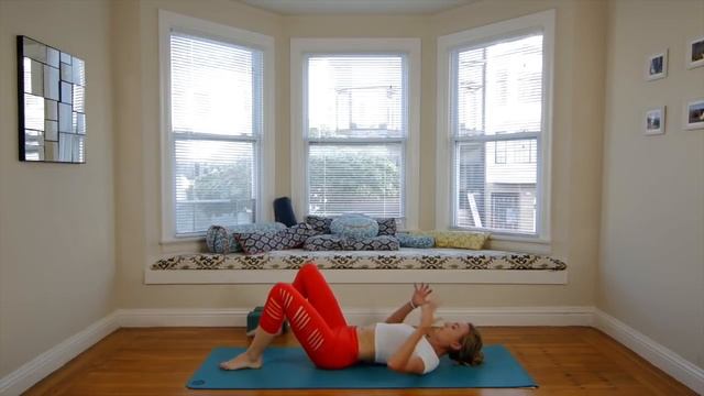 Day 4 - Deep Hip Opening into Mermaid & King Pigeon - Yoga Detox Challenge (30 Min) смотреть онлайн