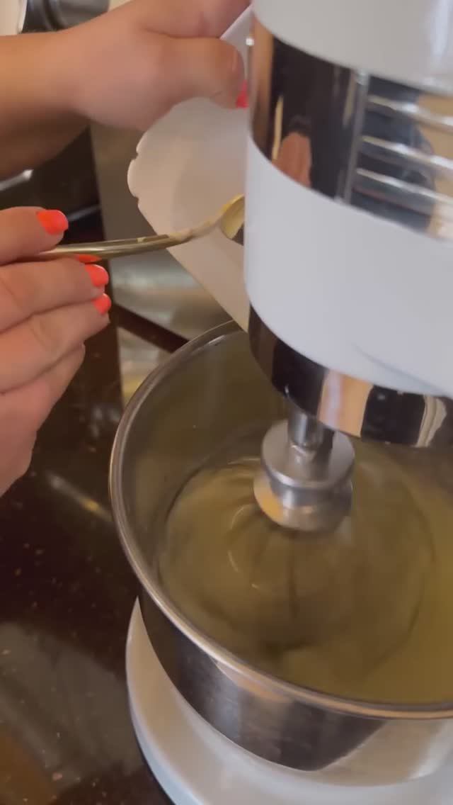 Рецепт бисквитного торта. Лучший рецепт бисквита от Леночки и Аруси Кавказ. #бисквит #лучшийбисквит смотреть онлайн