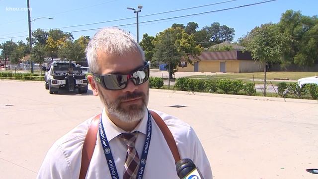 Deadly shooting caught on video: Suspect sought after robbing driver, shooting him in back of head смотреть онлайн