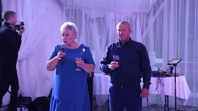 ОЧЕНЬ ТРОГАТЕЛЬНОЕ ПОЗДРАВЛЕНИЕ СОСЕДЕЙ НА СВАДЬБЕ ДРУЗЕЙ ЖЕНИХА И НЕВЕСТЫ СМОТРЕТЬ смотреть онлайн