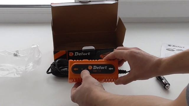 Зарядное устройство Defort DBC-12 для автомобиля